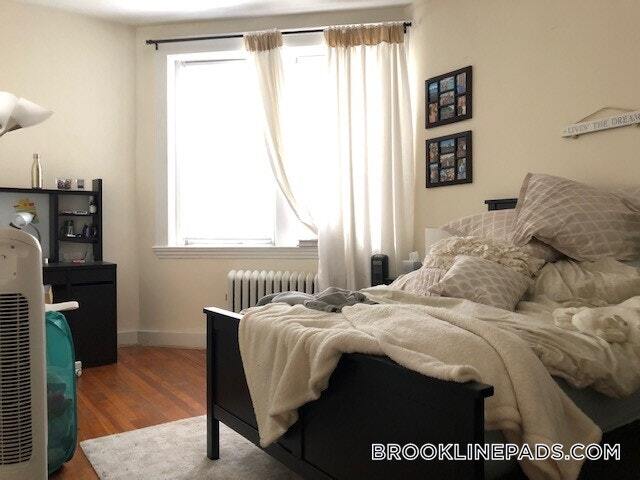 Building Photo - 318 St Paul St