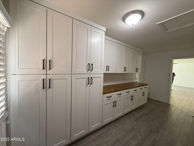 Building Photo - 4613 S Rita Ln