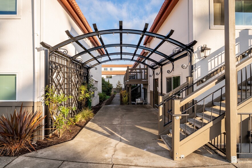 Spanish Revival Community - Valencia Apartments