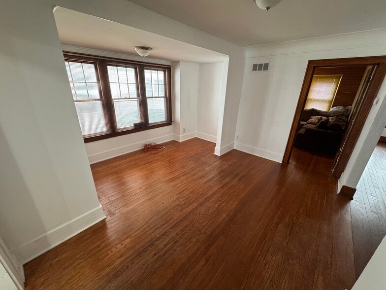 Building Photo - 721 Thomson St