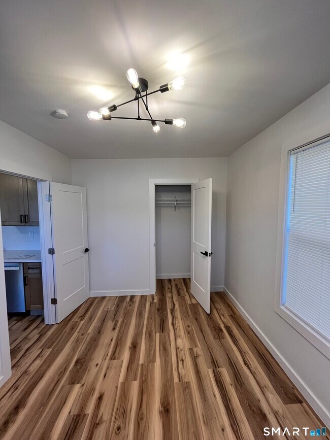 Building Photo - 411 N Main St