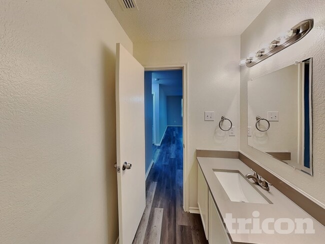 Building Photo - 2925 Paint Brush Pl