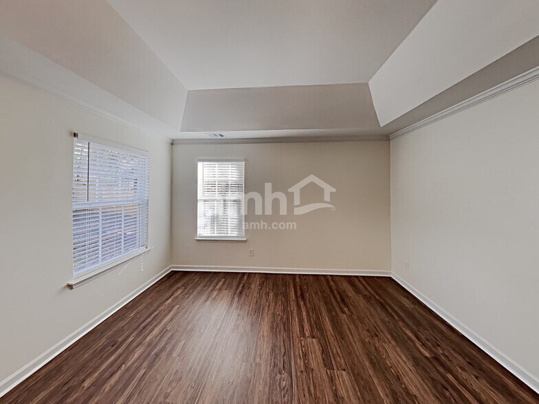 Building Photo - 413 Village Way