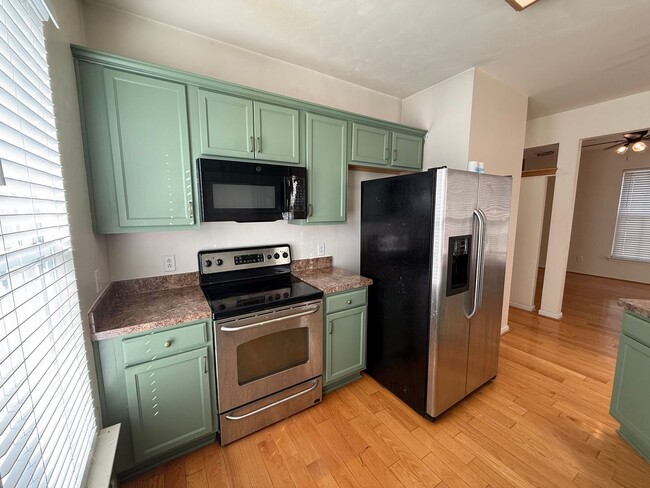 Building Photo - Well-maintained and spacious 3-bedroom Home "ASK ABOUT OUR ZERO DEPOSIT"