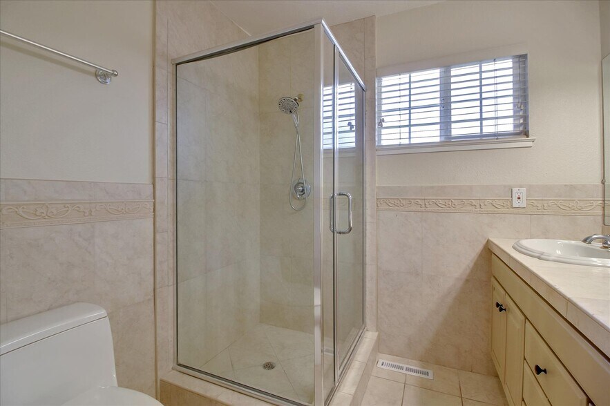 Building Photo - 6738 Tannahill Dr