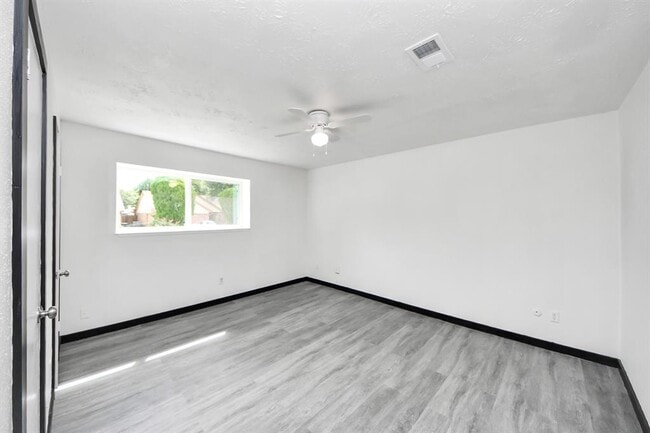 Building Photo - 4015 Lufborough Dr