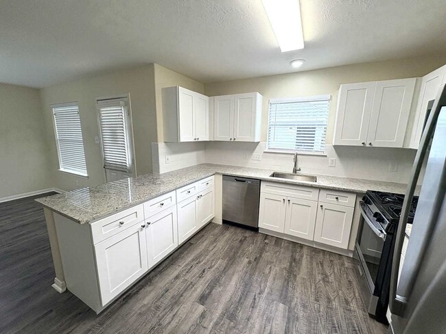 Building Photo - 6337 Mountain Pines Ln