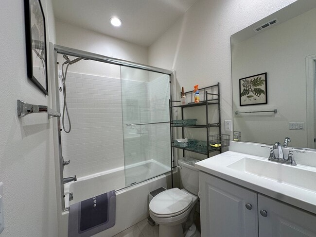 Building Photo - Room for Rent in Stanton-Prime Location