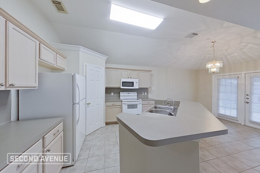 Building Photo - 5110 Spring Brook Dr