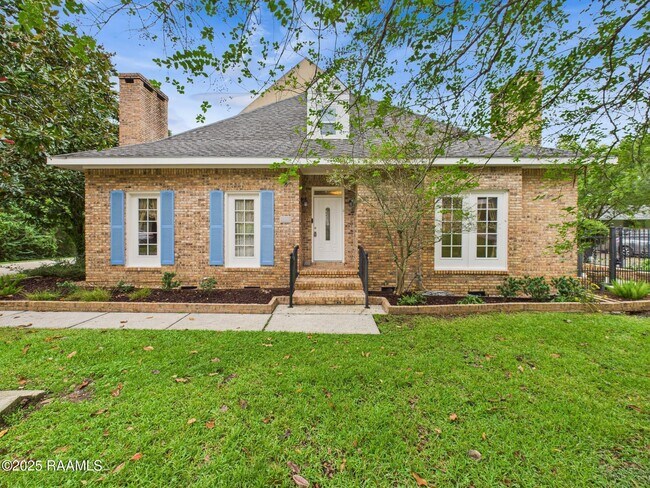 Building Photo - 523 Esplanade Dr