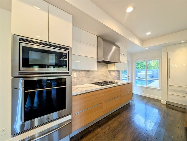 Building Photo - 10 Idalia Ct