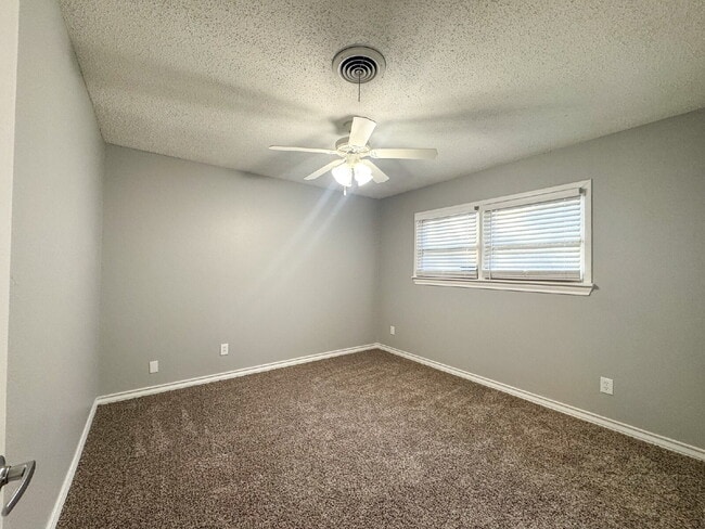 Building Photo - Newly-updated, 3-bedroom near LCU!