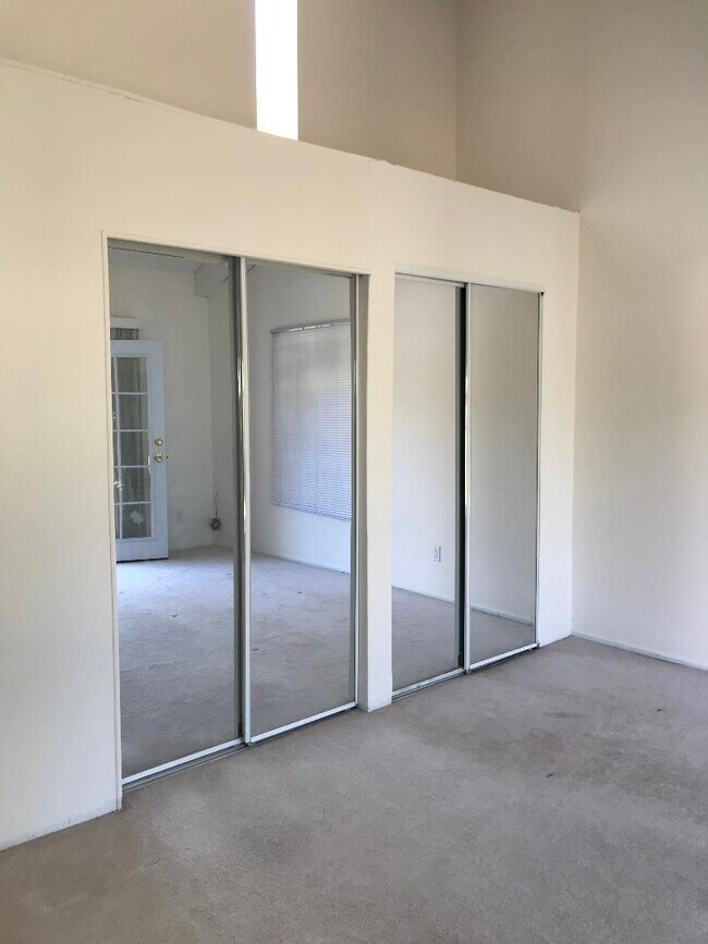 Building Photo - 4401 Willens Ave