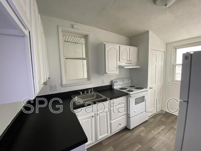 Building Photo - 340 S 2nd St