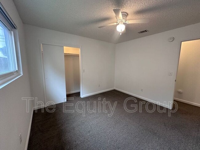 Building Photo - 534 Ash St