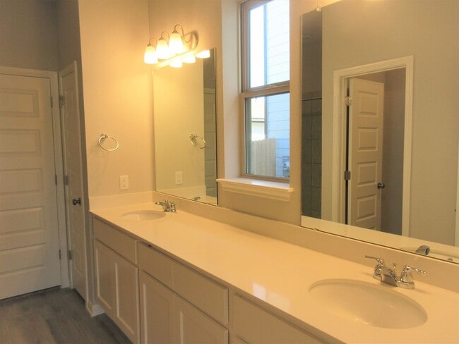 Building Photo - 3-Bedroom/2-bath in Crystal Springs - Leander ISD