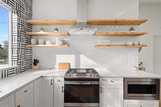 Building Photo - 2211 White Dove Pass