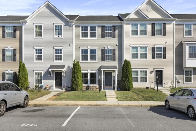 Building Photo - 18 Chillingham Ct
