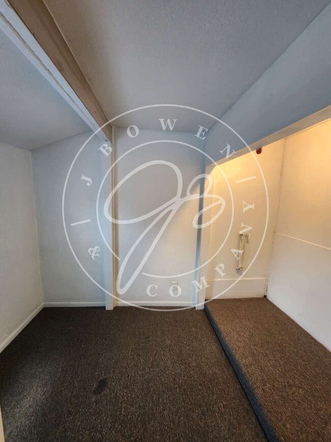 Building Photo - 2 story 2 bed with bonus room! Maumee Scho...