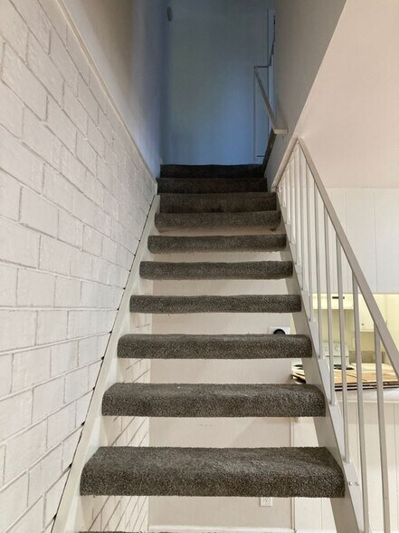 Building Photo - 5062 Rhode Island Dr