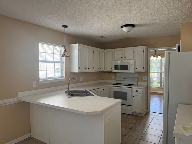 Building Photo - Three Bedroom Ranch in Cornelius