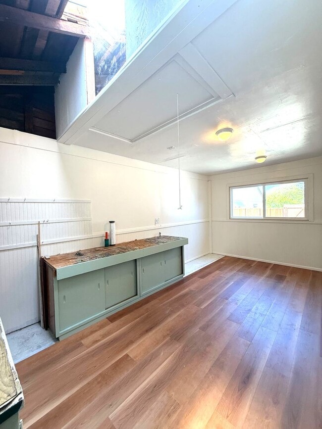 Building Photo - Charming Monterey Home in Quiet Neighborho...