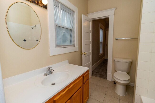 Building Photo - 1219 S Main St