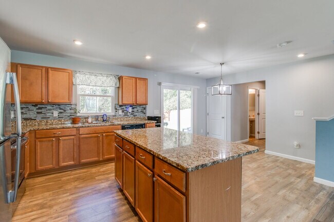 Building Photo - 1108 Lake Village Dr