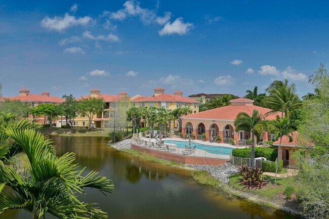 Building Photo - FIRST FLOOR CONDO ~ Walking Distance to Coconut Mall