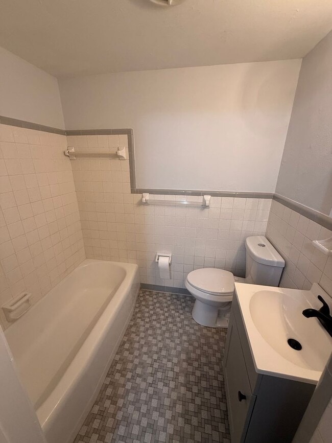 Building Photo - Midtown Apartment- in Historic House