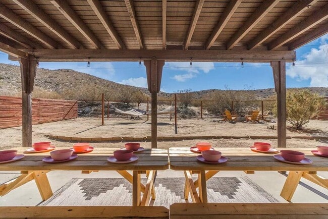 Building Photo - 57405 Navajo Trl