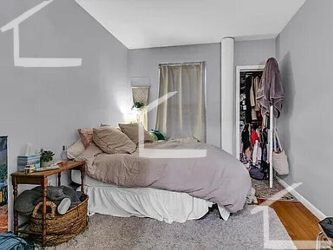 Building Photo - AWESOME 4 BED 2 BATH IN MISSION HILL!!!!