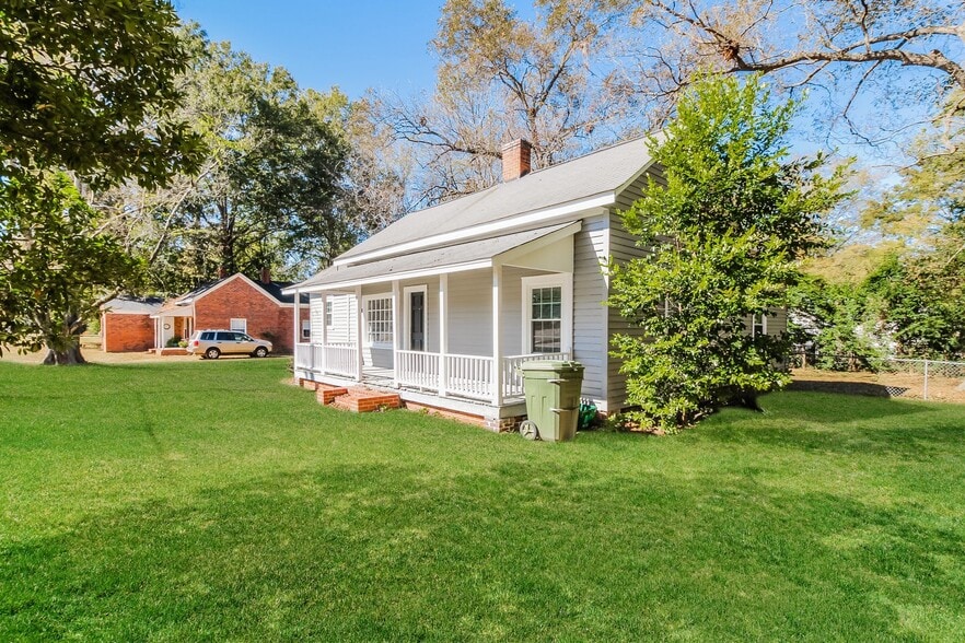 Building Photo - 2125 Haile St