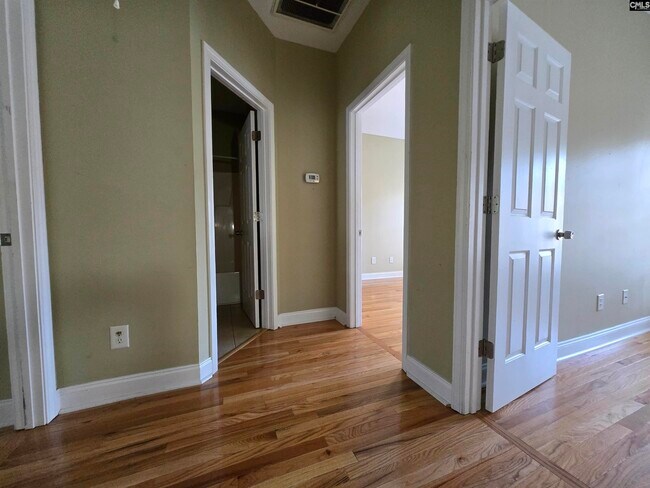 Building Photo - 301 Long Pointe Ln
