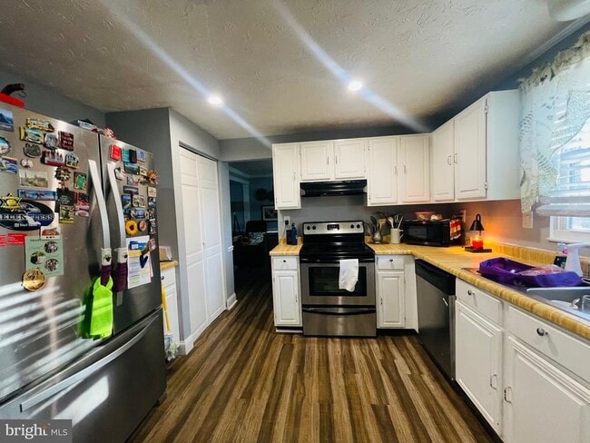 Building Photo - 13200 Cabinwood Dr