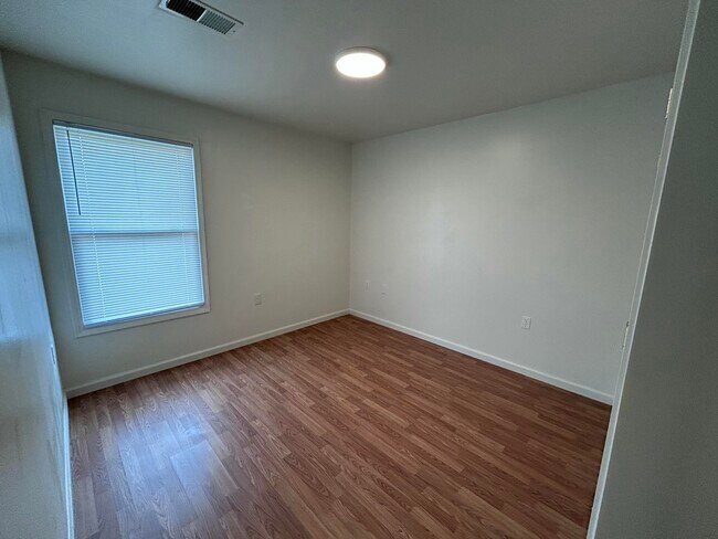 Building Photo - 10 Driftwood Cir