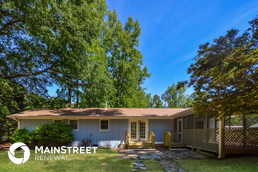 Building Photo - 883 Waterside Dr SE