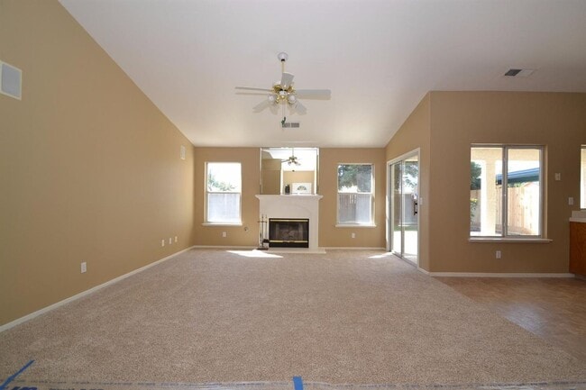 Building Photo - Wonderful 3 Bedroom / 2 Bedroom home for r...