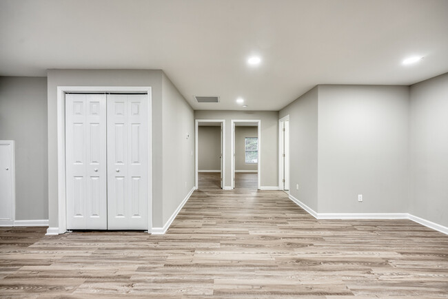 Building Photo - Saddle Club