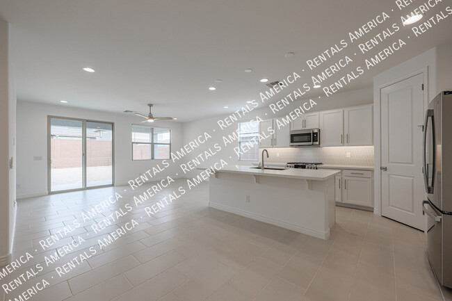 Building Photo - 16911 W Siesta Wy