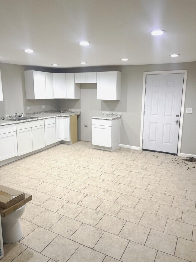 Building Photo - 125 Glenwood Ct