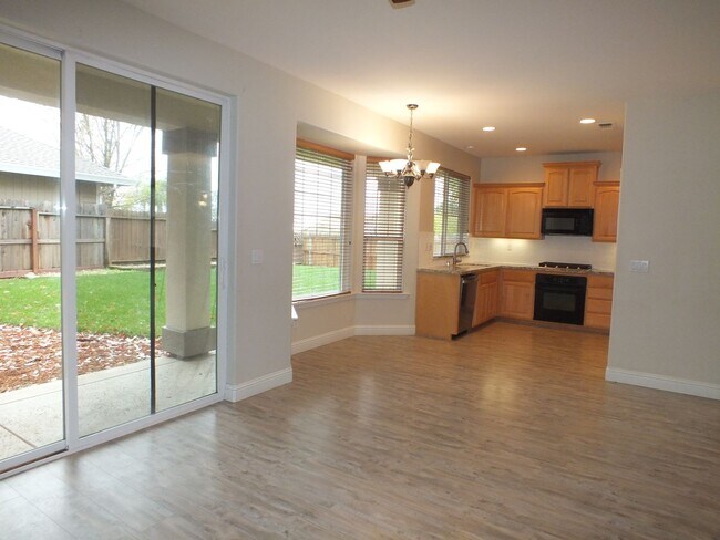 Building Photo - 3/2.5 2300 sf Cameron Park home