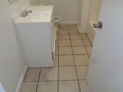 Building Photo - 1115 Holly Ave