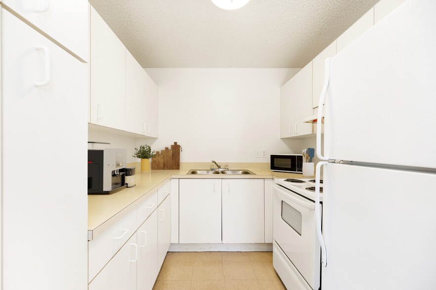 Building Photo - Landfair Homes