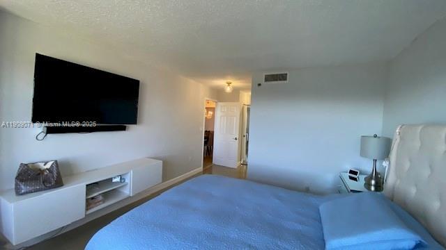 Building Photo - 1100 St Charles Pl