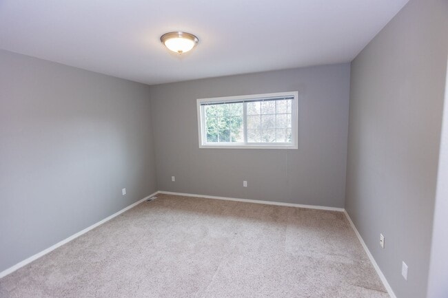 Building Photo - Beautiful 2 Bed 2.5 Bath Townhome in Kent