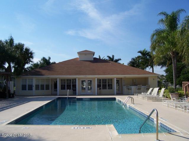 Building Photo - 1999 Island Club Dr