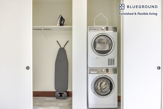 Building Photo - 110 W Ocean Blvd