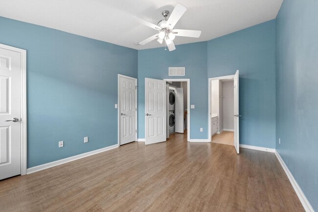 Building Photo - 2 Bed/2.5 Bath Summerfield Townhome! Great...