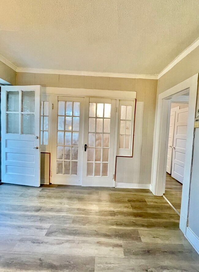 Building Photo - 449 Wilson St